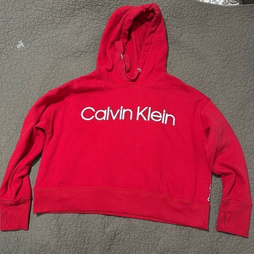 Calvin Klein short red hoodie, size large A632